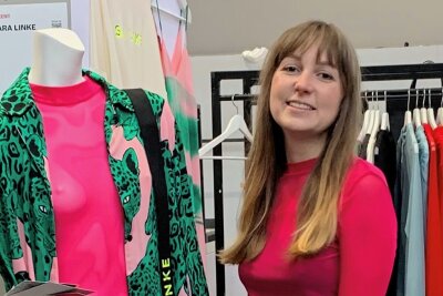 Top-Gründerin Sara Linke will Modeproduktion in Sachsen ausbauen - Sachsens Top-Gründerin 2022: Sara Linke aus Wüstenbrand.