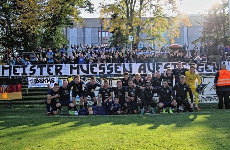 Torschütze Stagge lobt die CFC-Fans für ihre Unterstützung - Die CFC-Fans hatten nach Berlin eine Botschaft mitgebracht. Sie fordern das Aufstiegsrecht für alle Regionalligameister. 