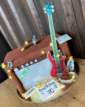 Torten mit Wow-Effekt: Frau Mehl und ihre süße Kunst - Die E-Gitarren-Torte.