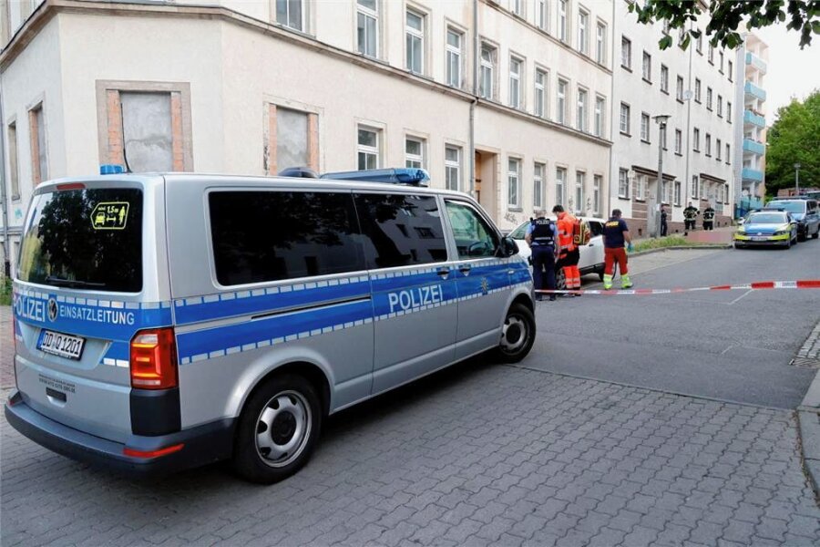 Tote 19-Jährige auf dem Chemnitzer Sonnenberg: Das sagt die Polizei - Anwohner hatten gegen 5 Uhr Polizei und Rettungsdienst an die Tschaikowskistraße in Chemnitz gerufen.