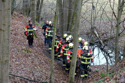 Tote am Chemnitztalradweg: Todesursache steht fest - Zur Bergung rückte die Freiwillige Feuerwehr Auerswalde an.