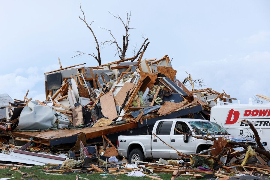 Tote und schwere Schäden nach Tornados in den USA - In dem US-Bundesstaat Nebraska haben gleich mehrere Tornados schwere Schäden angerichtet.
