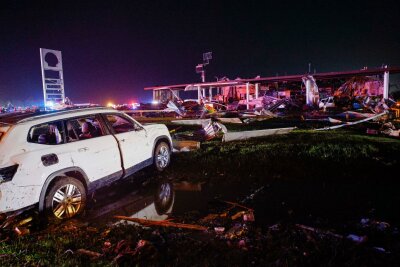 Tote und Verletzte nach schweren Stürmen im Süden der USA - In der Nacht wütete ein Sturm über den US-Bundesstaaten Texas und Oklahoma und hinterließ eine Spur der Verwüstung.