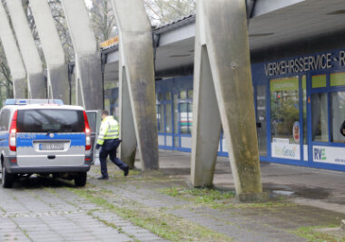 Toter am Busbahnhof Chemnitz gefunden - Ein Toter ist am Montagnachmittag am Busbahnhof in Chemnitz gefunden worden.
