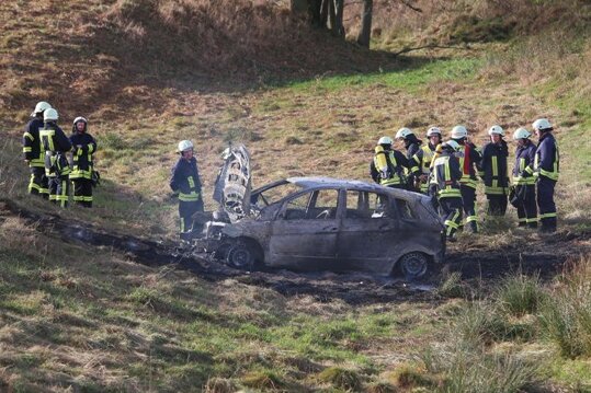 Toter in ausgebranntem Auto gefunden - 