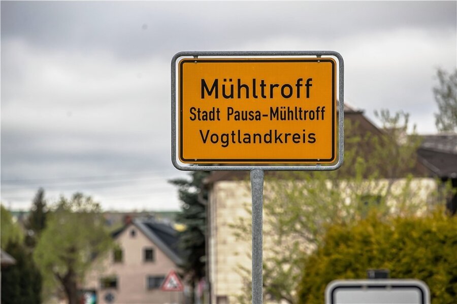 Toter in Mühltroff: Polizei vermutet Unglücksfall - Ein 33-jähriger Mann ist am Dienstagabend tot in Mühltroff gefunden worden. Er lag im Flussbett der Wisenta. Noch sind die Todesumstände unklar. 