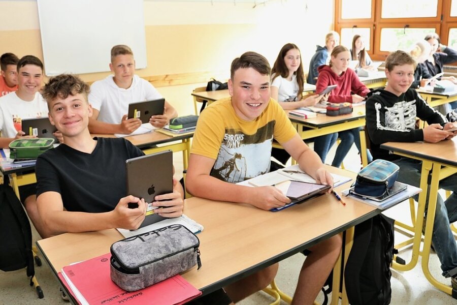 Unterricht in der Heiner-Müller-Oberschule Eppendorf: Die Klasse 9 c verwendet unter anderem I-Pads. Drei Klassensätze sind bereits vorhanden, zwei weitere sollen jetzt angeschafft werden. 