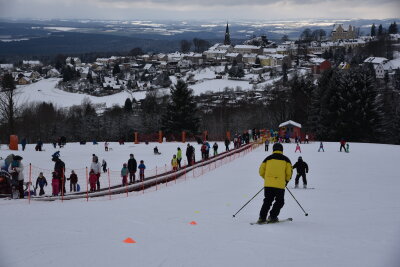 Tourismus: Vogtland hinkt Sachsen hinterher - Skifahrer in Schöneck: 2018 gab es ideale Wetterbedingungen für Gäste. 2019 musste Schöneck jedoch Verluste hinnehmen.