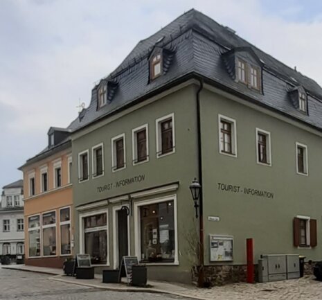 Seit nunmehr drei Jahrzehnten befindet sich die städtische Tourist-Information in diesem denkmalgeschützten Gebäude in der Altstadt. 
