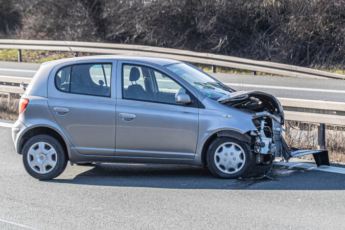Toyota verunglückt auf A 72: Fahrerin leicht verletzt - 