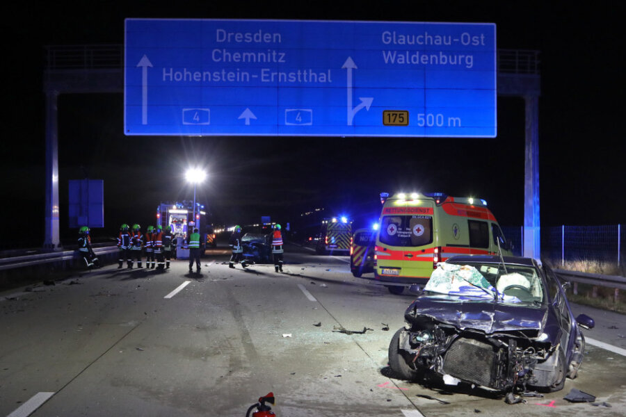 Trümmerfeld auf A4 bei Glauchau: Mann stirbt in Auto 