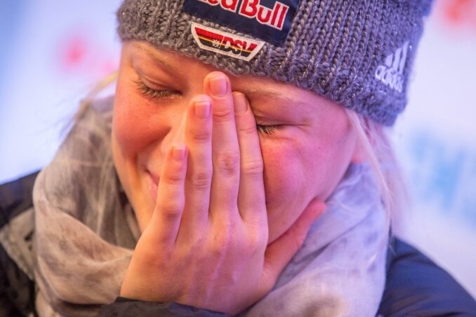 Miriam Gössner (23) gibt unter Tränen bekannt, dass sie nicht nach Sotschi zu den Olympischen Winterspielen fährt. 