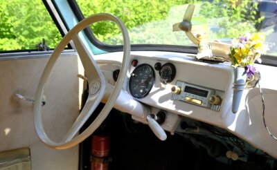 Trabant so alt wie sein Besitzer: Schulleiter fährt Auto aus 1960ern - Das Cockpit des Trabant aus dem Jahr 1963. Sogar das Radio ist nochoriginal. 