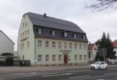 Traditionsgasthof hat neuen Besitzer - Der Gasthof "Zur Lichten Tanne" an der Ortsgrenze zwischen Zwickau und Lichtentanne ist nach mehr als einem Jahr Schließung verkauft worden und wird künftig türkisch-arabische Spezialitäten anbieten. 
