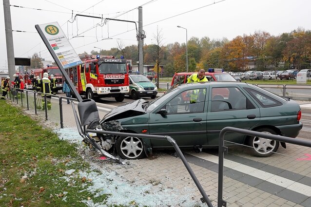 Tragischer Unfall auf der Zwickauer Straße: 84-jähriger Autofahrer kommt ums Leben - 