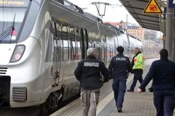 Tragischer Unfall vor Werdauer Bahnhof - Am Dienstagvormittag kam es am Werdauer Bahnhof zu einem tödlichen Unfall.
