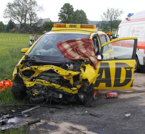 Ein 49-Jähriger starb am Sonntag in diesem Opel.
