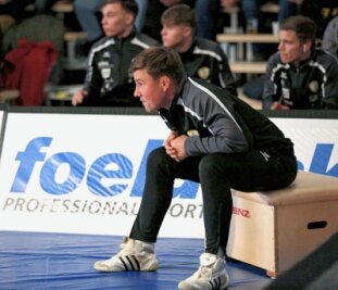 Trainer coacht von besonderem Ort - Trainer Werner Schellenberg fehlte in Potsdam und war dennoch im Doppelstress. Der frisch gebackene Papa einer kleinen Tochter betreute sein Team vom Kreißsaal aus.