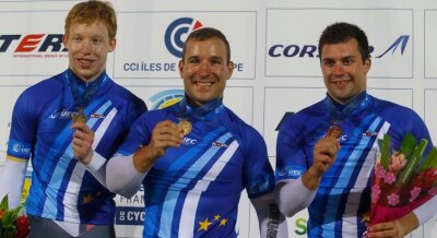 Trainer mit Sonderlob für Chemnitzer - Joachim Eilers holt gemeinsam mit Robert Förstemann und Tobias Wächter (v. l.) Gold im Teamsprint.