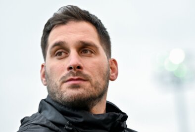 Trainer Uzun bedauert Aus bei RB Leipzig - Leipzigs Trainer Saban Uzun im Stadion.