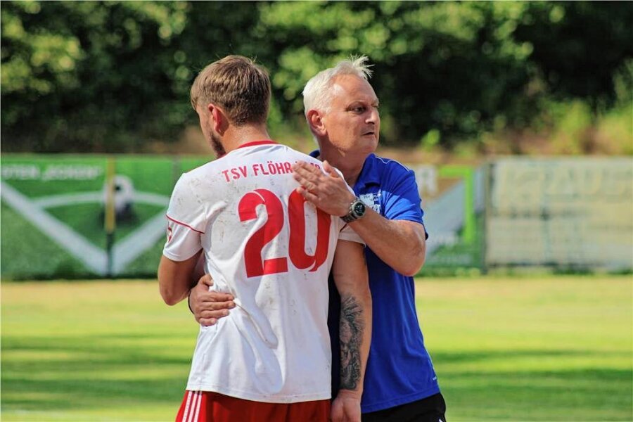 Trainerwechsel in Flöha: TSV-Coach verabschiedet sich nach dem Derby - Sagt am Sonntag Servus: TSV-Trainer Mike Hegewald, hier mit Tommy Möbius, wird sich nach dem Derby gegen Fortuna Langenau von den Flöhaer Kickern verabschieden. 