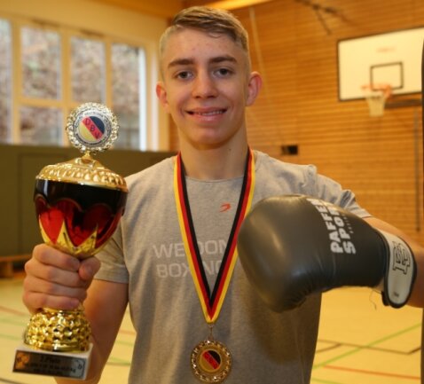 Trainingsfleiß zahlt sich in Silber aus - Evan Escher ist Boxer aus Leidenschaft. Im November holte sich der Breitenbrunner bei der Deutschen Meisterschaft der U 18 Silber. In seinem Heimatverein, dem SV Schwarzenberg, macht das alle stolz. 