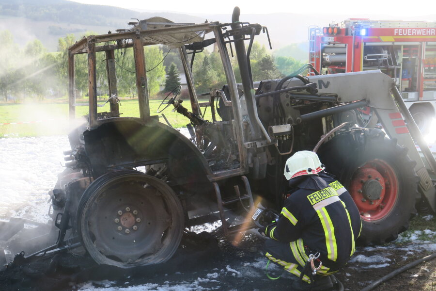Traktor in Markersbach ausgebrannt  - 