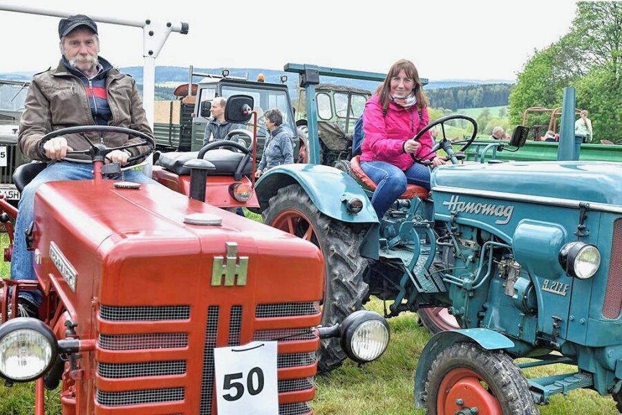 Traktoren-Liebe verbindet Paar aus Markneukirchen - Klaus Fischer und seine Frau Andrea aus Markneukirchen sind seit über 30 Jahren Liebhaber von historischen Traktoren.