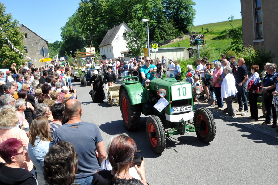Traktorsound begeistert Festgäste in Striegistal - 