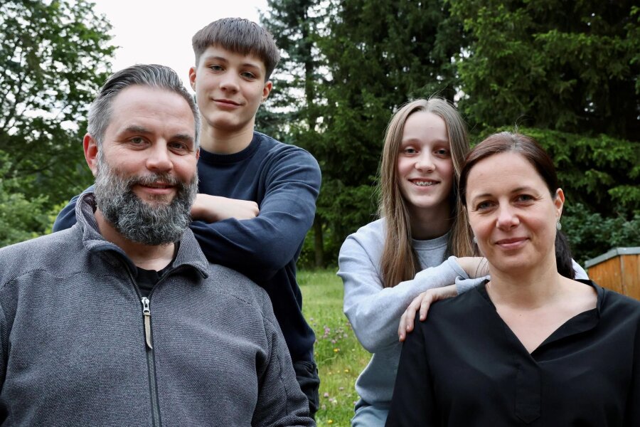 Traumurlaub 2024: Was Erzgebirger bereit sind, dafür einzusetzen - Die Thumer Sven und Nicole Lerchenberger mit ihren Kindern Erwin und Lena.