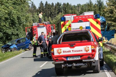 Treuen: Beifahrerin stirbt nach Zusammenstoß mit Sattelschlepper - Bei einem Unfall auf der S 298 ist am Dienstagvormittag eine 67-Jährige getötet worden.