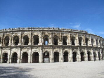 Triennale in Nîmes: Römisch und zeitgenössisch zugleich - Die südfranzösische Stadt Nîmes ist berühmt für ihr römisches Amphitheater, hat aber noch viel mehr zu bieten - vor allem jetzt mit der Triennale "Contemporaine".