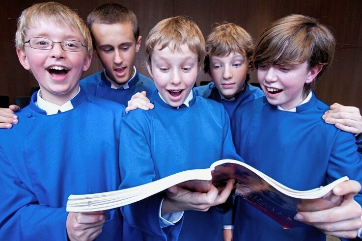 Trinity Boys Choir bringt englische Weihnacht - Sie sind nur fünf der 20 ausgewählten Knaben, die als Trinity Choir London am Sonntag in St. Georgen zu Gast sind. 