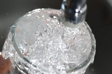 Trinkwasser wird ab Januar teurer - Die Verbrauchsgebühr für Trinkwasser steigt ab Januar 2022 leicht an. 