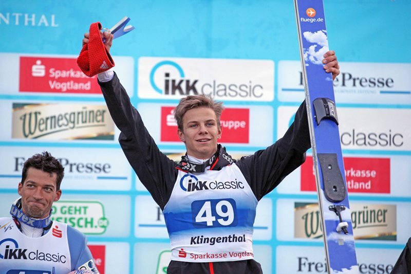 Andreas Wellinger hat in Klingenthal gewonnen und den Gesamtsieg der Skisprung-Sommerserie geholt.