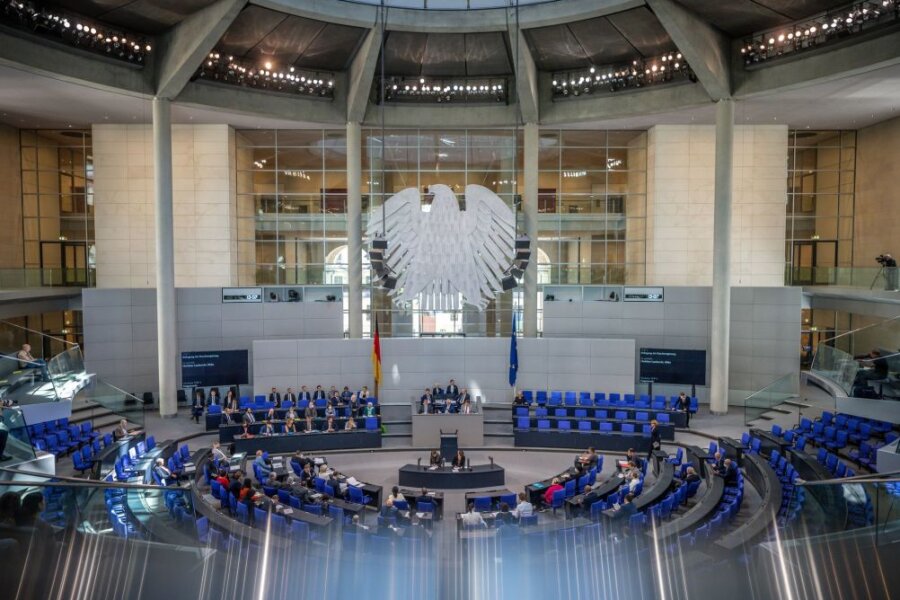 Blick auf den Plenarsaal des Deutschen Bundestages.