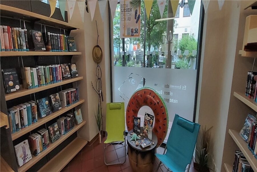 Trotz Corona: Bibliothek in Reichenbach bleibt offen - Trotz verschärfter Coronaregeln: Die Jürgen-Fuchs-Bibliothek bleibt geöffnet.
