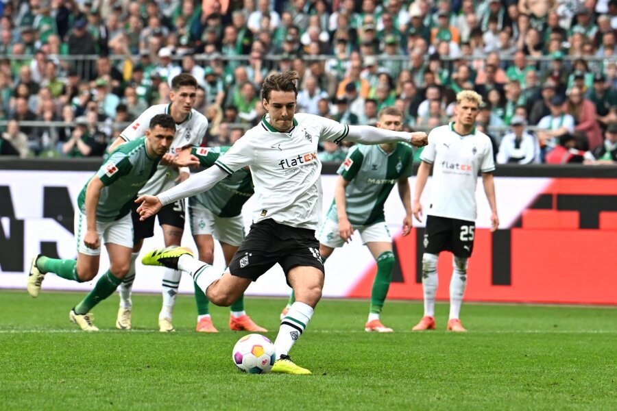 Trotz Elfmetertors: Seoane rüffelt Neuhaus - Gladbachs Florian Neuhaus traf per Elfmeter zum 2:2 in Bremen.