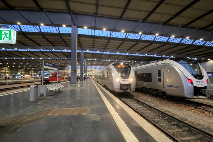Trotz GDL-Streik: MRB-Züge rund um Chemnitz fahren am frühen Donnerstagmorgen im Takt - Züge auf den MRB-Strecken fahren am Donnerstagmorgen am Hauptbahnhof Chemnitz planmäßig ab.