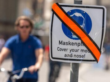 Trotz Inzidenz von über 200: Zweiradhändler aus Glauchau ignoriert Maskenpflicht - 