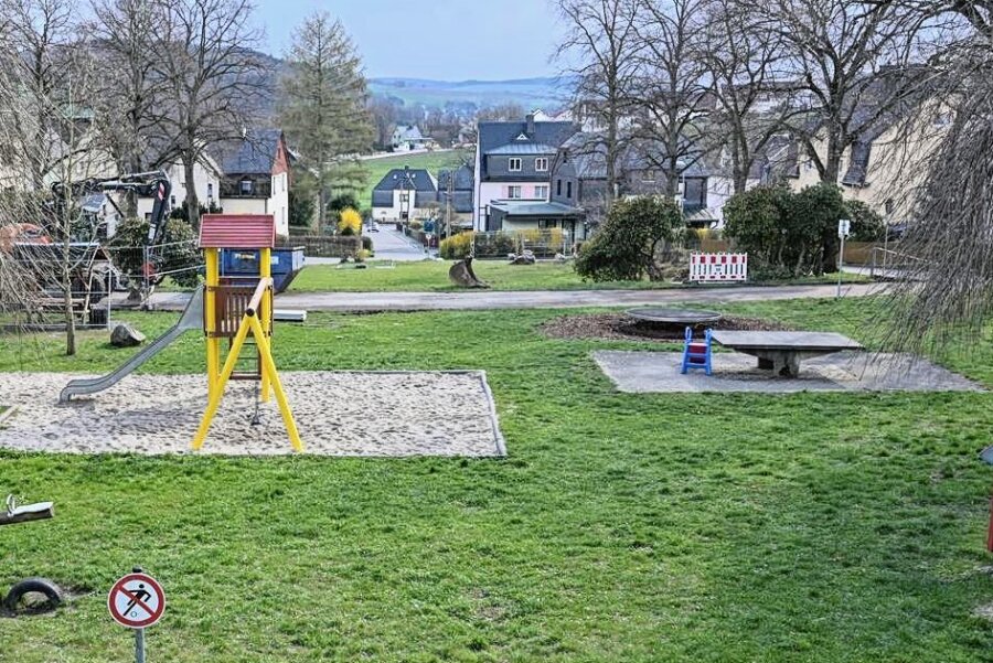 Trotz knapper Kasse: Meinersdorf bekommt einen neuen Spielplatz - Spielplätze müssen ständig gewartet und in Abständen erneuert werden. Im Foto: In den  Spielplatz auf dem Platz der Jugend wurden 2019/2020 rund 11.000 Euro investiert.