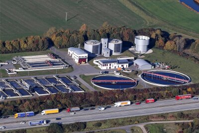Trotz millionenschweren Streits mit Glauchau: Abwasserpreise bleiben stabil - In der zentralen Kläranlage in Weidensdorf hat der Abwasserentsorger WAD seinen Sitz, ebenso der Abwasserzweckverband.