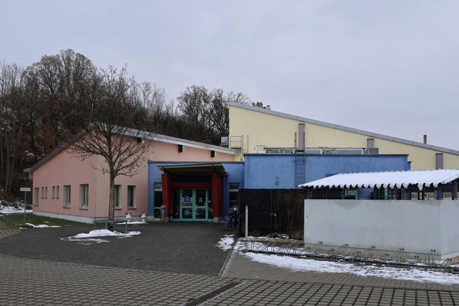 Trotz Sanierungsstaus: Hallen- und Freibad „Webalu“ in Werdau bleibt weiter geöffnet - Im mehr als 20 Jahre alten Hallen- und Freibad an der Ziegelstraße in Werdau sind umfangreiche Investitionen notwendig.