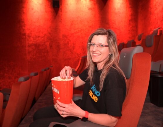 Im Nickelodeon-Kino in Aue ist am Donnerstag der Streifen "Sonic the Hedgehog 2" gezeigt worden. Klara Pelzer, die Frau von Inhaber Hendrik Pelzer, hat schon mal Platz genommen. 