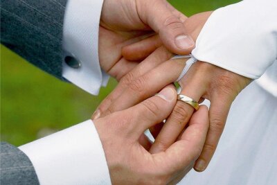 Trotz Unsicherheiten: Heiratswille im Landkreis Zwickau ungebrochen - Auch in Pandemiezeiten ist Heiraten ein großes Thema. Doch die Unsicherheiten machen auch vielen Brautpaaren zu schaffen. 