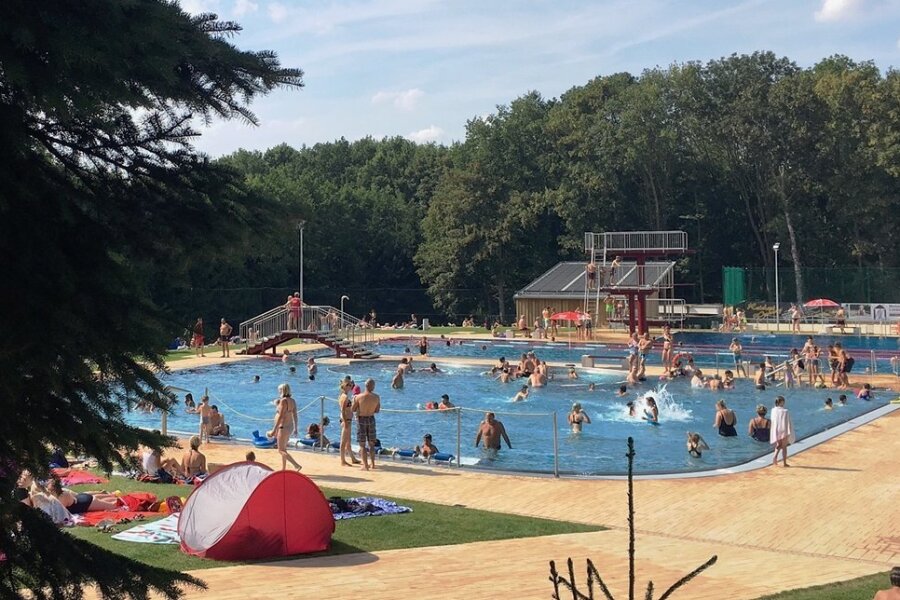 An den schönen Sommertagen dieses Jahres hat das Sommerbad Rußdorf bisher insgesamt um die 16.000 Besucher angezogen. In der kompletten Saison 2020 waren es rund 26.000 Badegäste.
