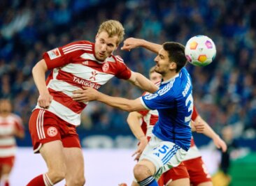 Trotzige Fortunen nach Patzer: "Hat sich nichts geändert" - Die Düsseldorfer um Stürmer Vincent Vermeij (l) holten beim FC Schalke nur einen Punkt.
