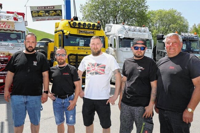 Truck-ERZ-Festival: Zu Pfingsten 2024 soll es die zweite Auflage geben - Das Organisationsteam des Truck-ERZ-Festivals: Ricardo Franz, Michael Schmidt, Steve Serve, Marcel Fischer und Ecke Küchler (v. l.).
