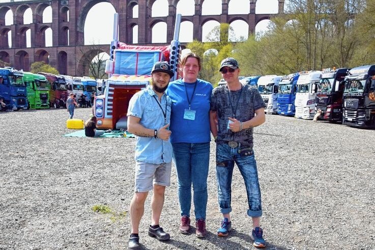 Trucker wollen mehr als nur private Veranstaltung - Denny Hennig, Carmen Zähringer und Sven Töpper (von links) sind alle drei mit Lastern auf Achse. Nun stemmten sie das Truckertreffen.