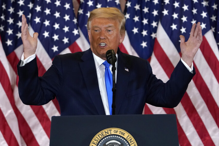 Trump erklärt sich zum Wahlsieger - Auszählung läuft noch - US-Präsident Donald Trump spricht im Weißen Haus. 